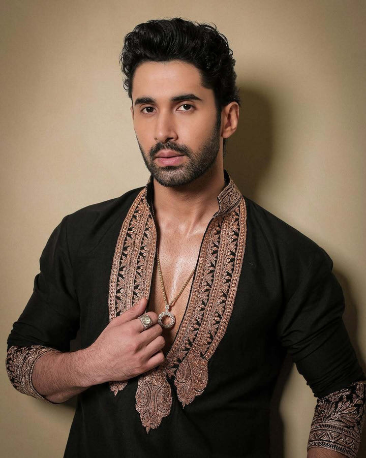 Men's Black kurta set with V-Neck Thread Work Embroidery